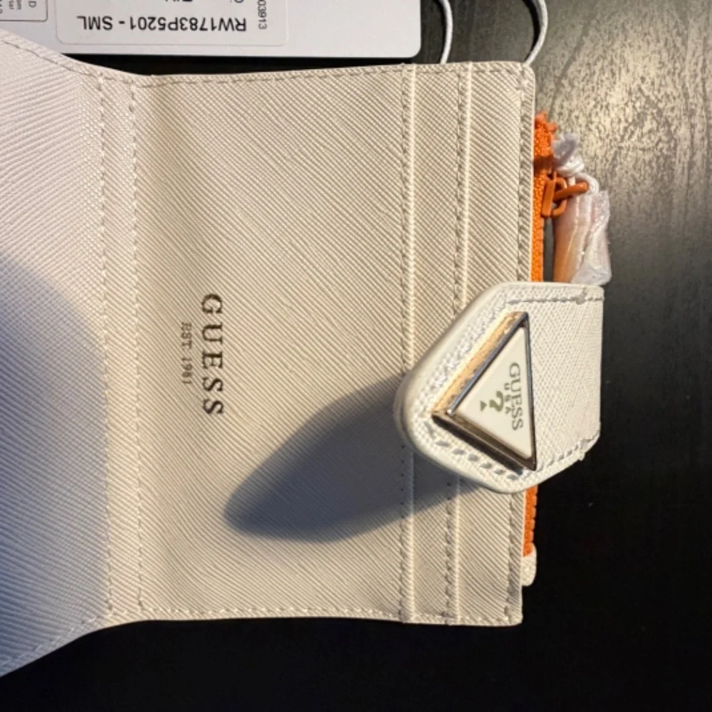 Guess Laurel Saffiano credit card case - NWT